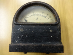 Uralt-Amperemeter