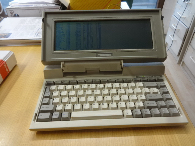 Nostalgie Toshiba T1000 einer der ersten Laptops