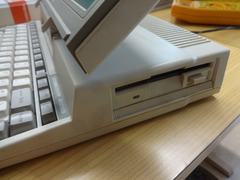 Nostalgie Toshiba T1000 einer der ersten Laptops